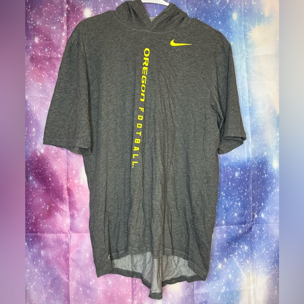Men’s Nike university of oregon football shirt sleeve pullover 🛍